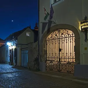 Demetrovics Udvarház , Eger Magyarország