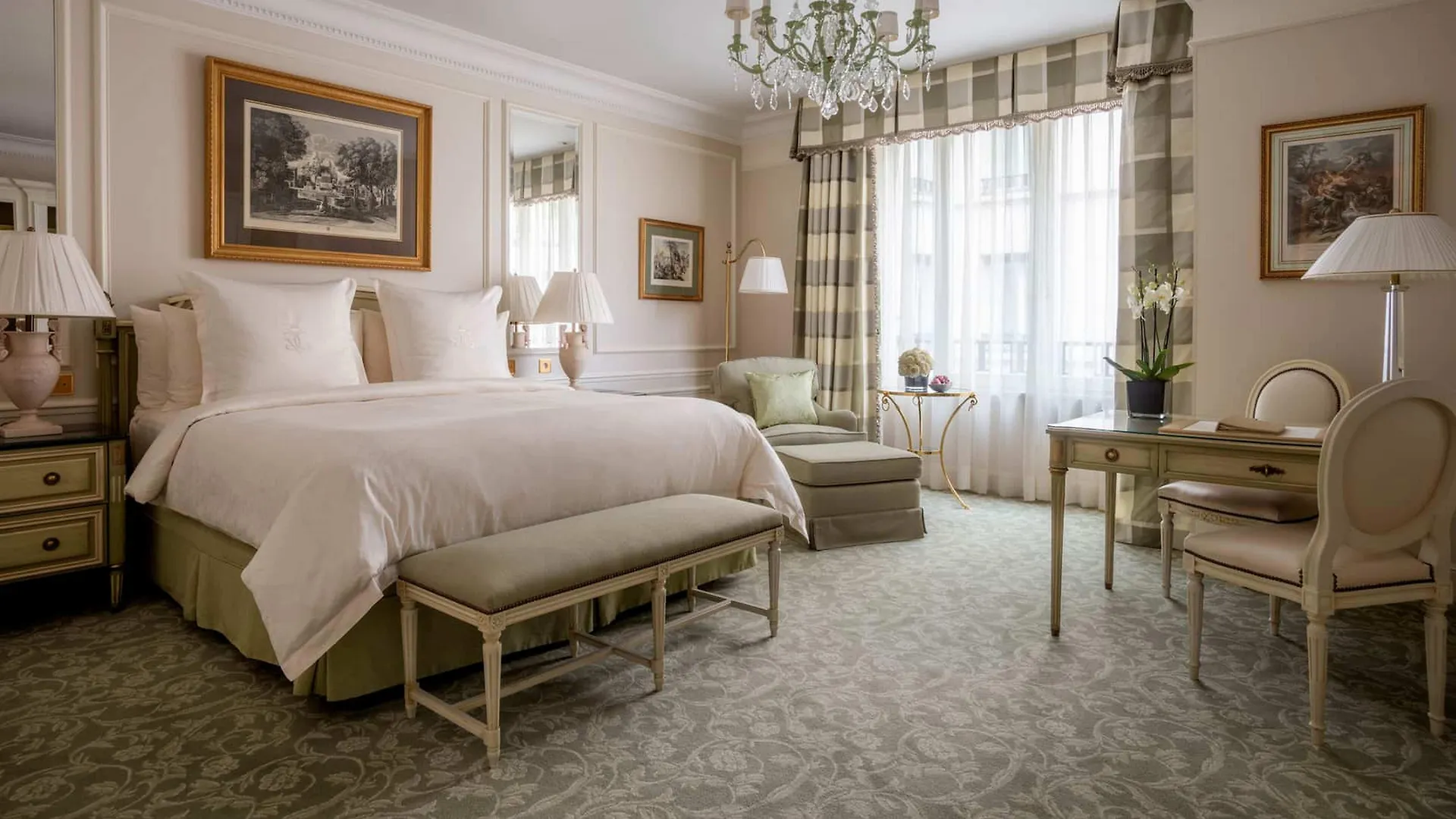 *****  Four Seasons Hotel George V Paris France