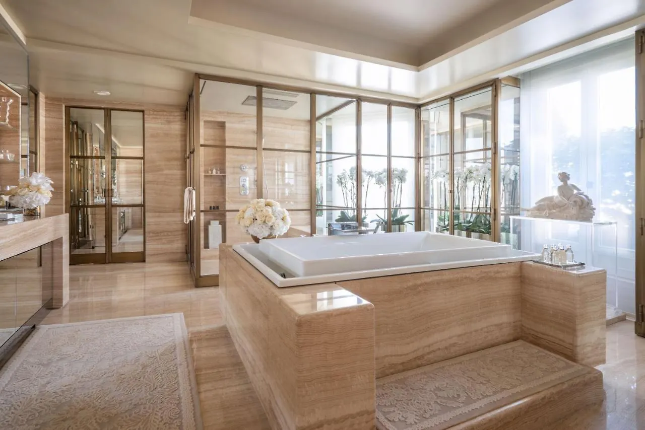 *****  Four Seasons Hotel George V Paris France
